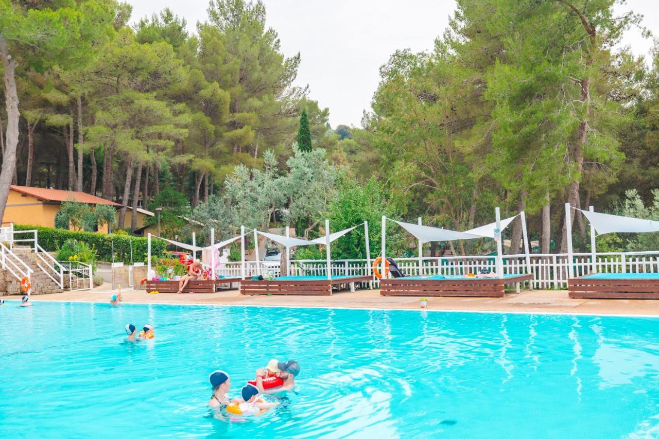 Le Pianacce Camping Village กัสตาลเญโต การ์ดุชชี ภายนอก รูปภาพ