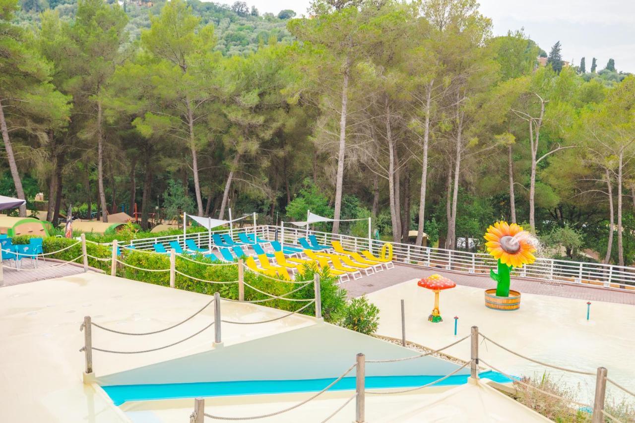 Le Pianacce Camping Village กัสตาลเญโต การ์ดุชชี ภายนอก รูปภาพ