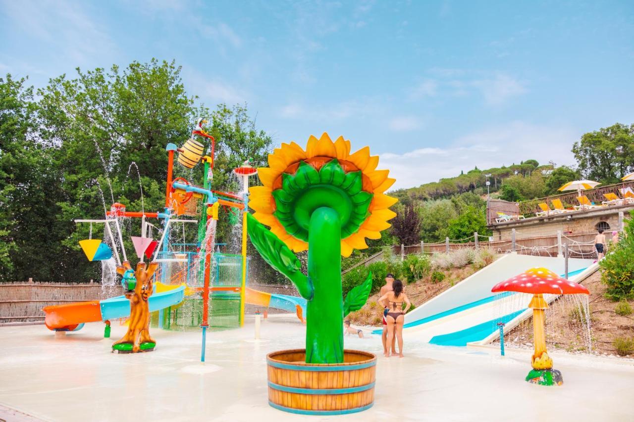 Le Pianacce Camping Village กัสตาลเญโต การ์ดุชชี ภายนอก รูปภาพ