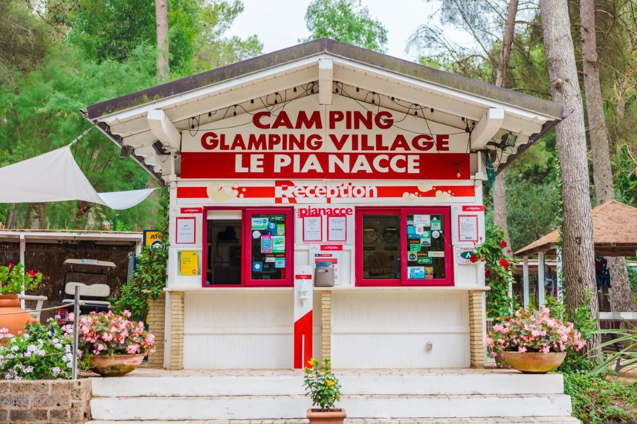 Le Pianacce Camping Village กัสตาลเญโต การ์ดุชชี ภายนอก รูปภาพ