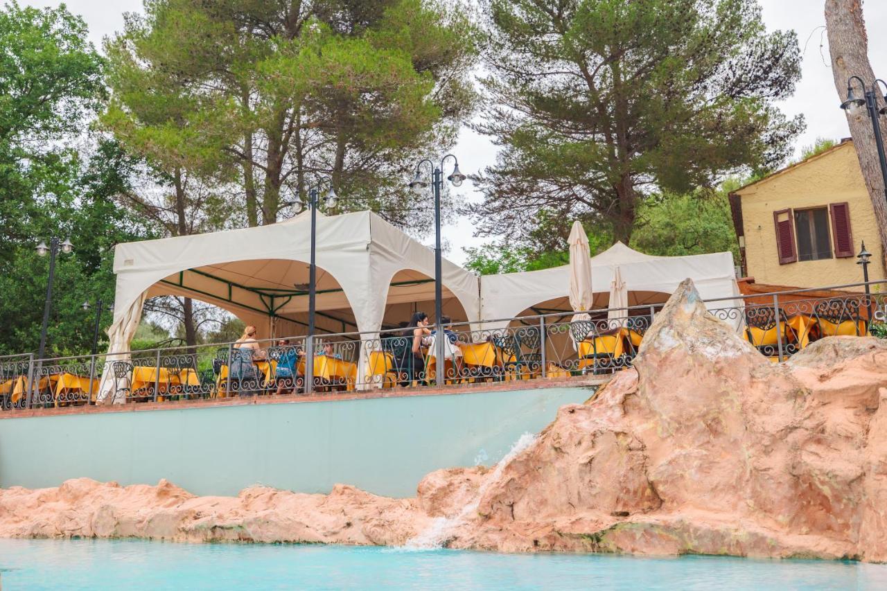 Le Pianacce Camping Village กัสตาลเญโต การ์ดุชชี ภายนอก รูปภาพ