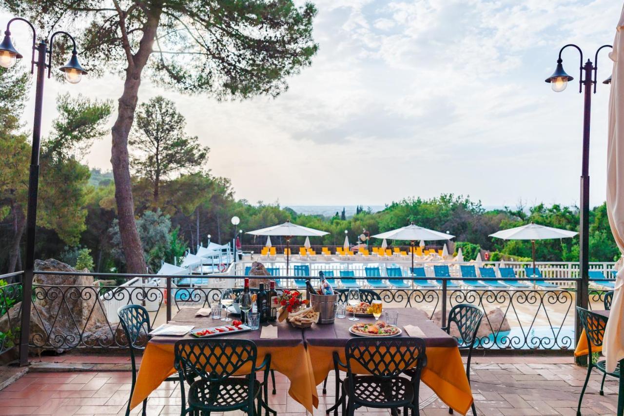 Le Pianacce Camping Village กัสตาลเญโต การ์ดุชชี ภายนอก รูปภาพ